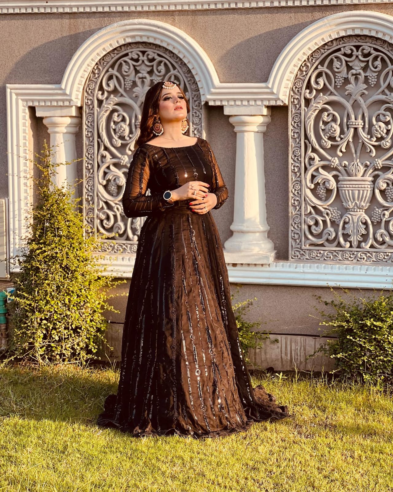 Hoorain's Maxi Masterpiece: Exquisite Ensemble ✨💎🌸